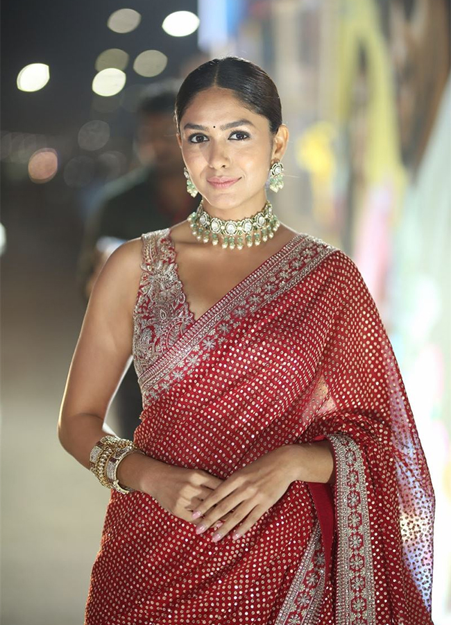Actress Mrunal Thakur Pictures - Sakshi