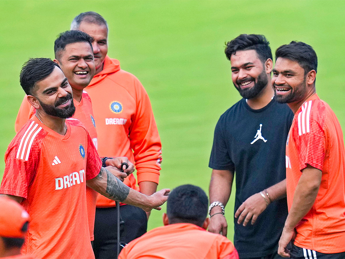 Rishabh Pant meets India teammates in Bengaluru - Sakshi