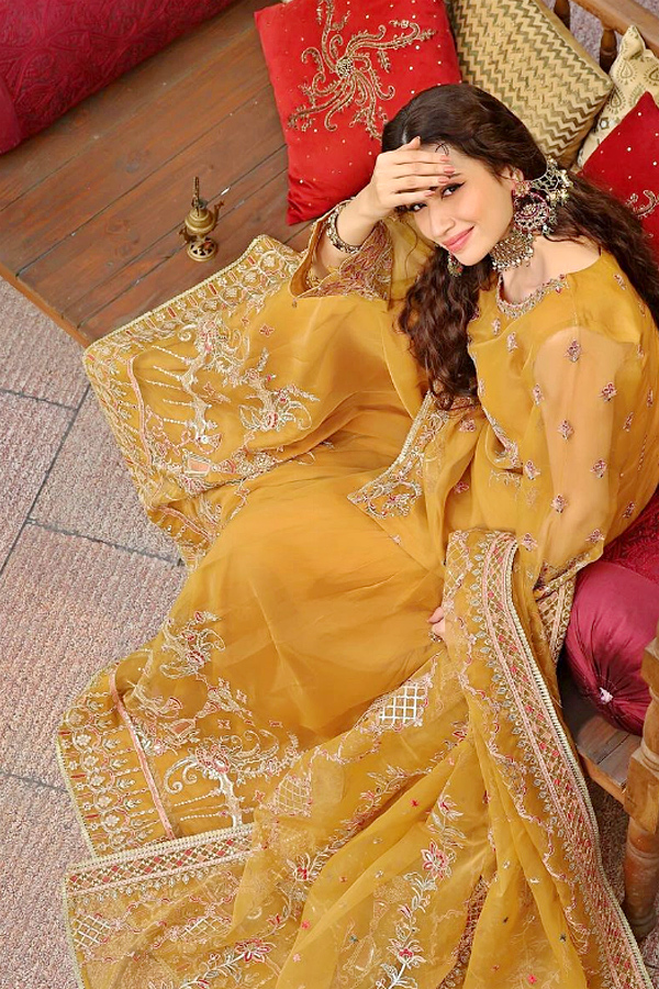 Shoaib Mailk Ties The Knot With Pakistani Actrees Sana Javed Photos - Sakshi