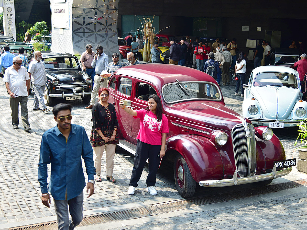 Haig Vintage Car Rally in Necklace Road  - Sakshi