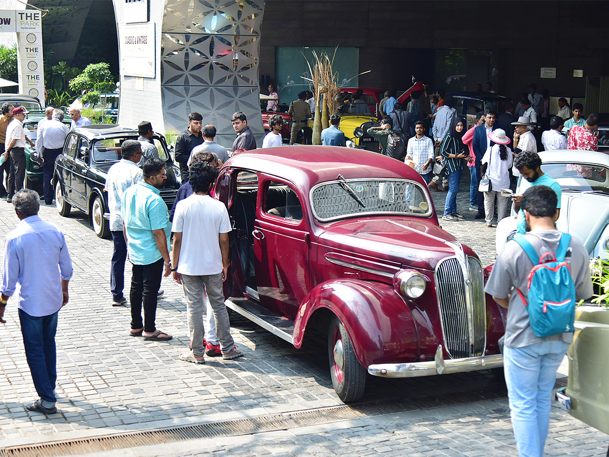 Haig Vintage Car Rally in Necklace Road  - Sakshi