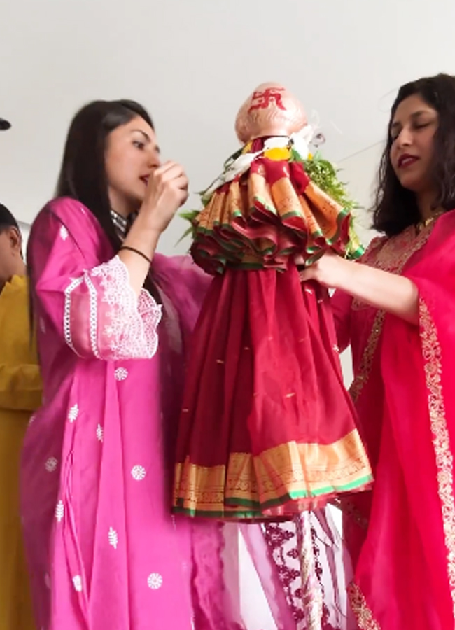 Sitaram Beauty Gudi Padwa Celebrations With Family - Sakshi