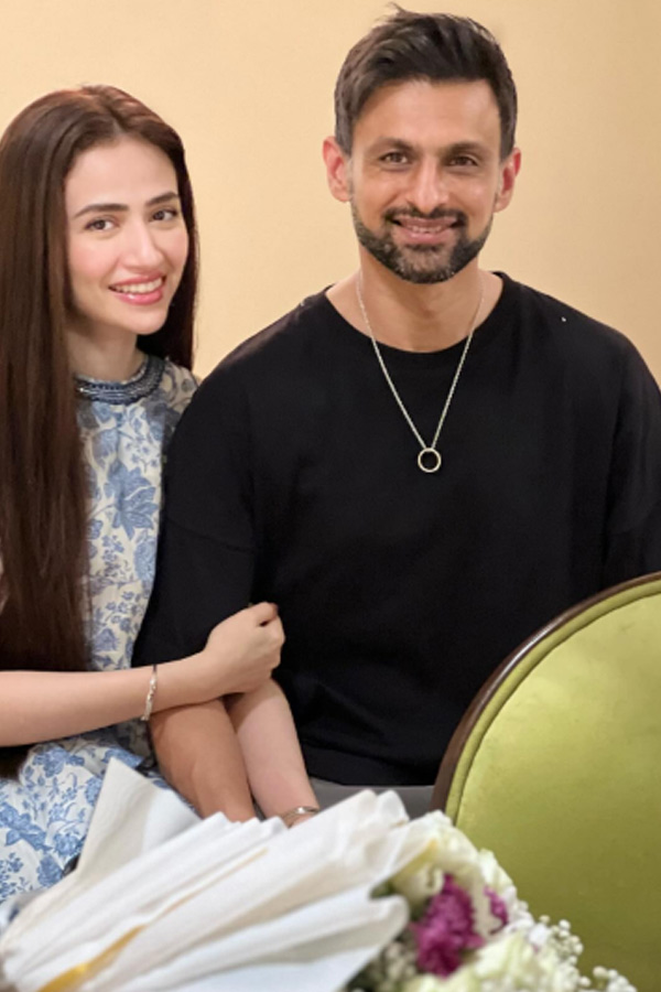 Shoaib Malik Celebrates Ramzan With Wife Sana Javed Photos - Sakshi