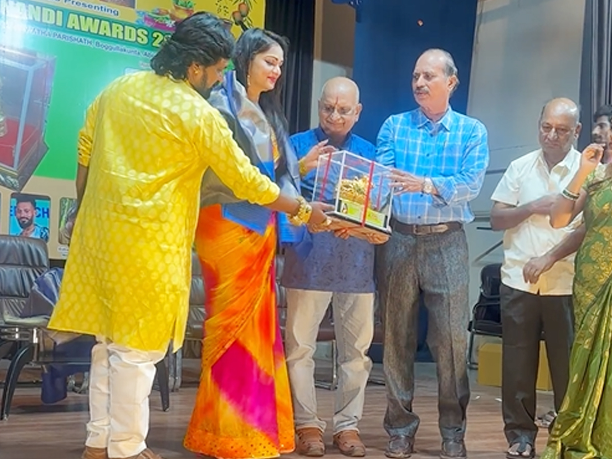 Bigg Boss 7 Ashwini Sri Won Josh South Indian Nandi Award Photos - Sakshi