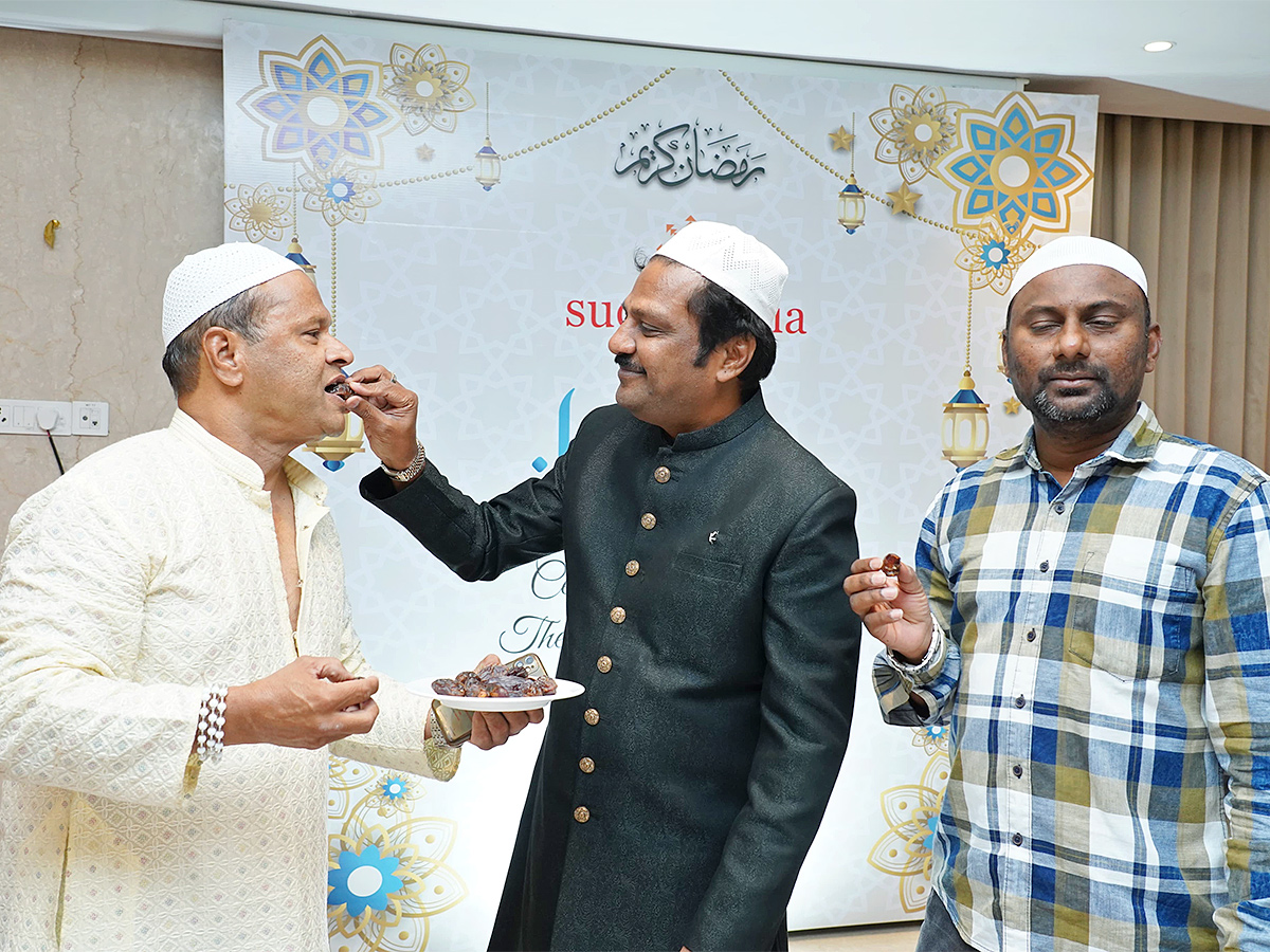 Lion Kiron Hosted iftar Party at Hotel Mercure Photos - Sakshi