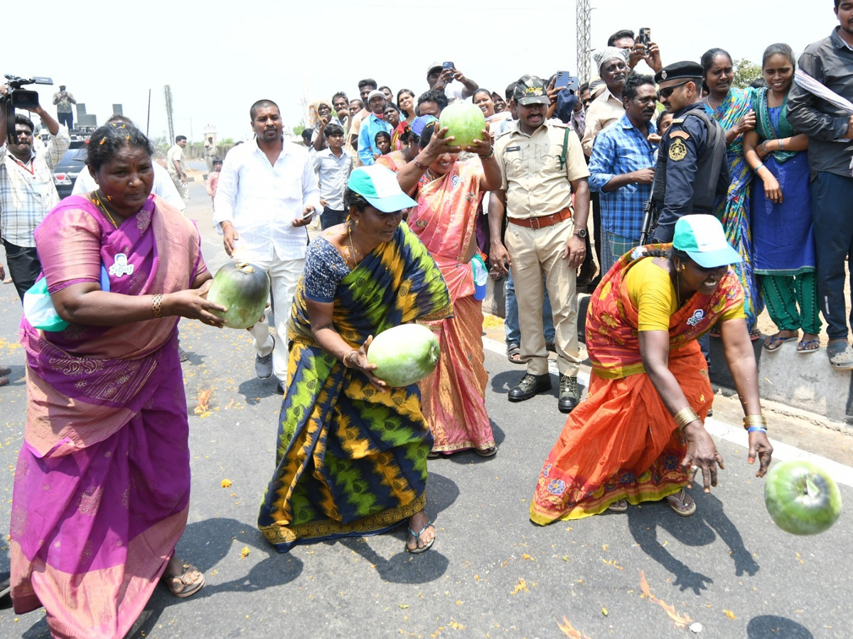  CM YS Jagan Memantha Siddham Road Show At Kovaur In Nellore District PHotos - Sakshi