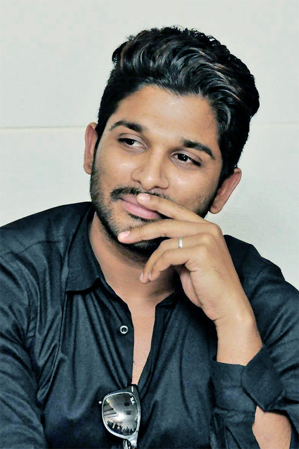 Pushpa2TheRule : Allu Arjun Rare And Unseen Photos With Family And Other Celebrities - Sakshi