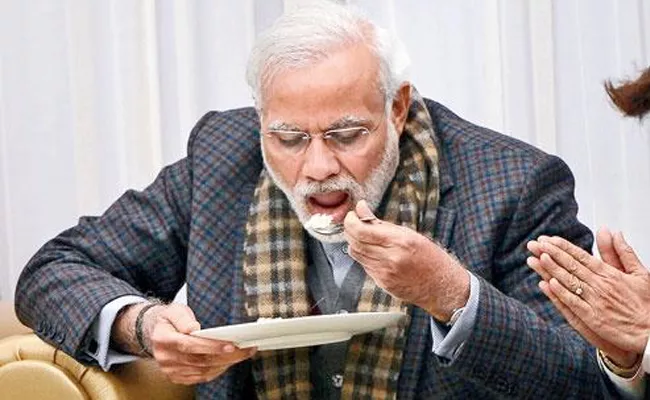 Modi eats Rs.4lack mushrooms a day: Alpesh Thakor - Sakshi