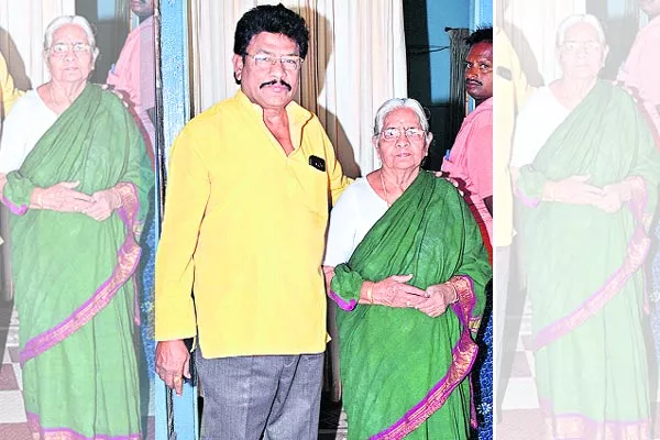Mother has been fighting for 52 years To land - Sakshi