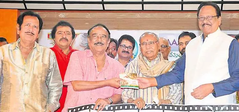 Cine Swarnayugamlo Saradhi Book Launch By Krishnam Raju - Sakshi