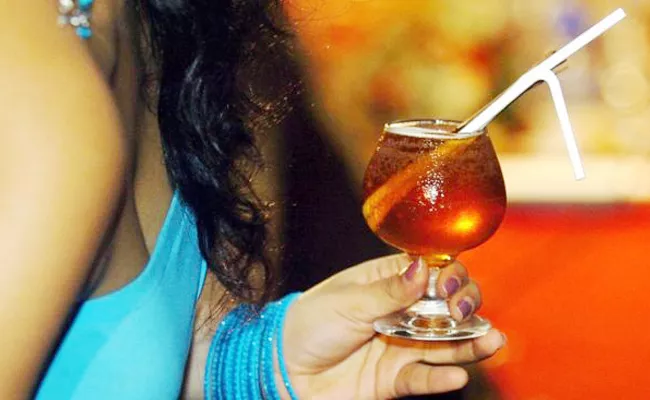 Sri Lankan president restores ban on women to buy alcohol - Sakshi