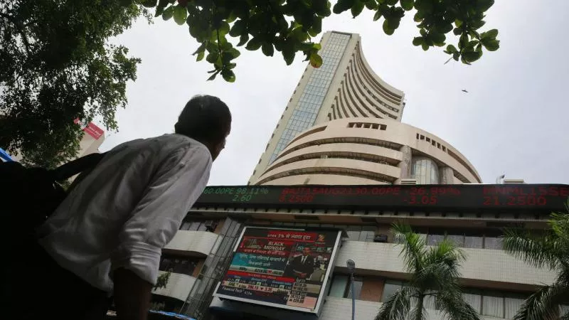 Sensex, Nifty start on cautious note  - Sakshi