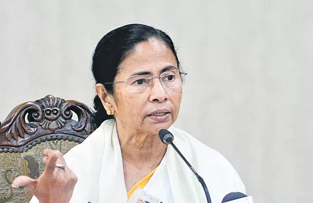 Assam Police registers case against Mamata Banerjee for her comment on NRC update - Sakshi