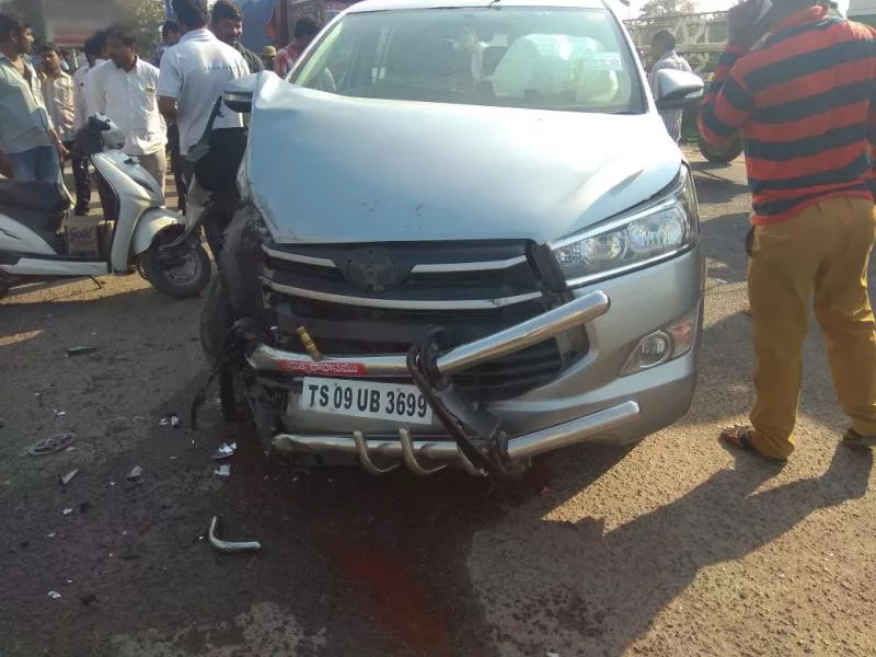 Road accident on karimnagar bypass road one died - Sakshi