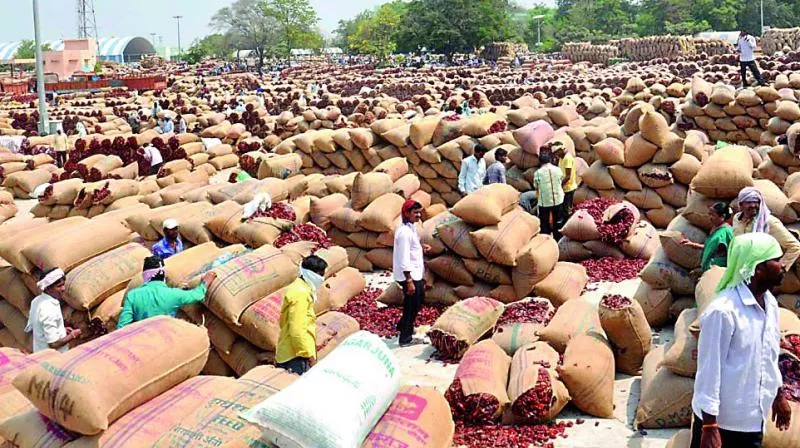mirchi rate fall down in khammam market - Sakshi