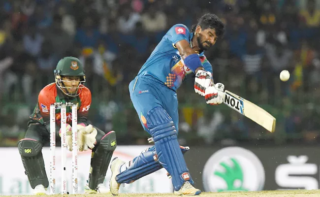 Perera, Mendis power Srilanka to 214 runs - Sakshi
