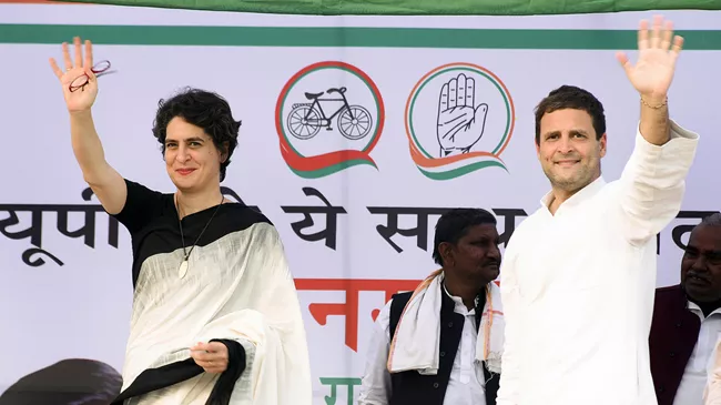 Thumbs Up For Rahul Gandhi, Cheers For Sister Priyanka  - Sakshi
