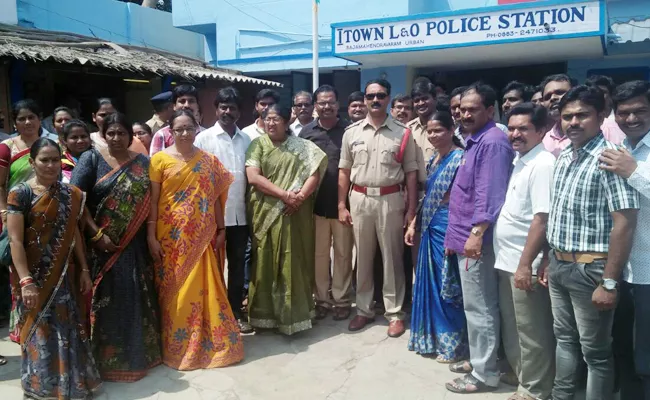Jakkampudi Vijayalaxmi Fires On TDP Government - Sakshi