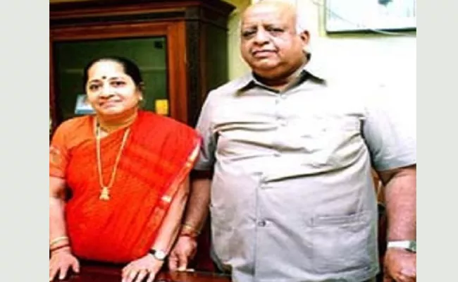 Former CEC TN Seshans Wife Vijayalaxmi Passes Away - Sakshi