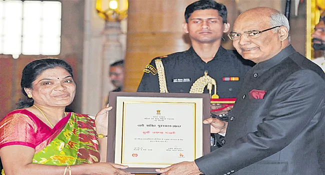 Jayamma Conferred Nari Shakti Award - Sakshi