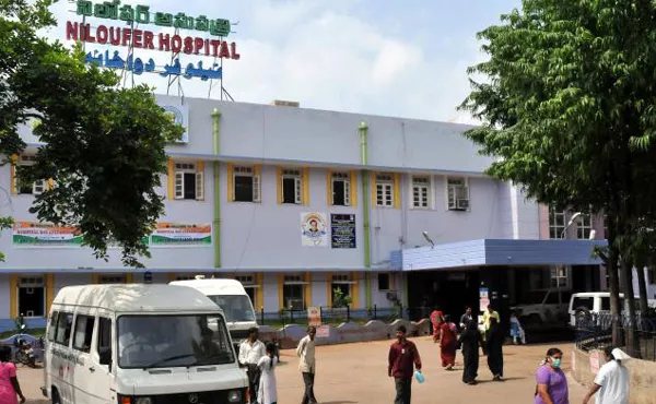 patient relatives protest niloufer hospital - Sakshi