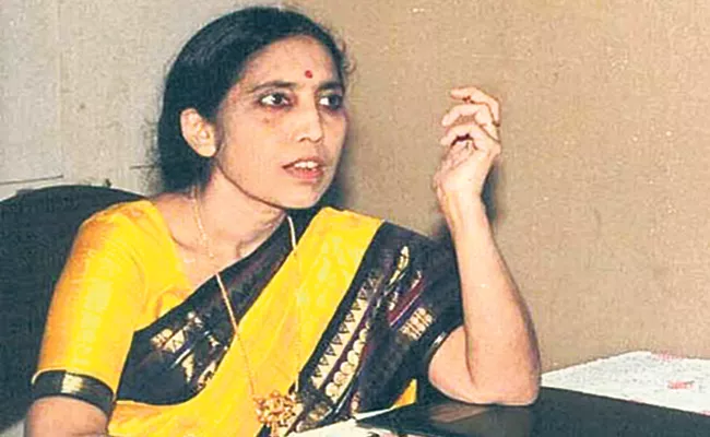 Telugu Writer Yaddanapudi Sulochana Rani Died - Sakshi