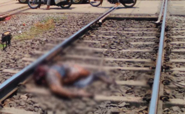 Gang man Died by train collision - Sakshi