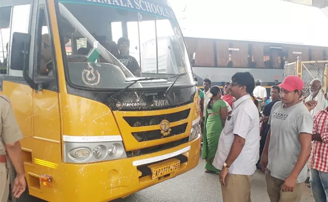 Transport Department Audits School Busses In Prakasam - Sakshi