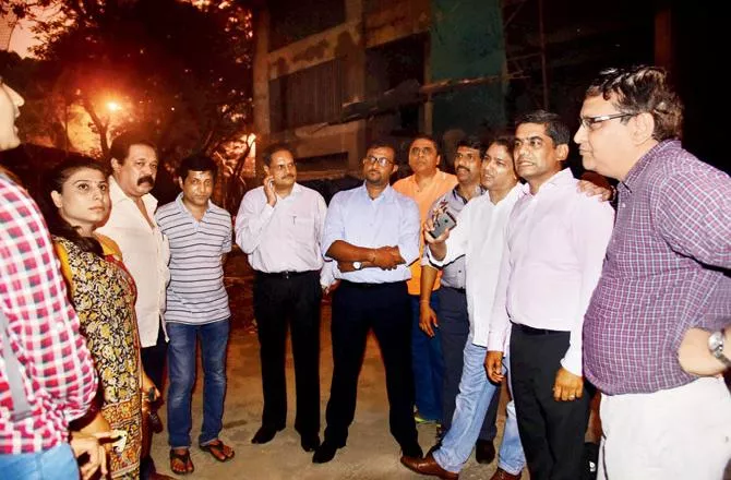 Mumbai Home Buyers Protest Against Mehul Choksi - Sakshi