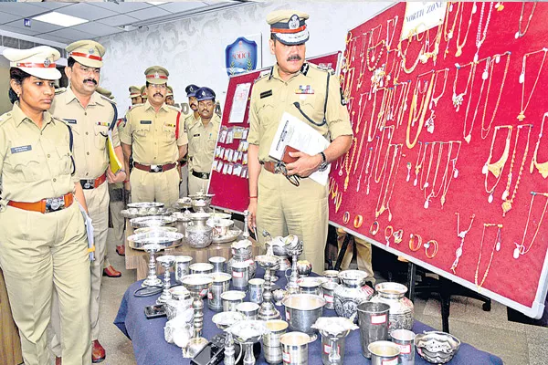 North Zone Police arrested 12 thieves - Sakshi