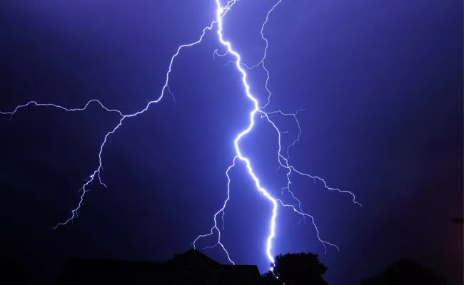IMD Issues Thunderstorm Alert For Andhra Pradesh - Sakshi