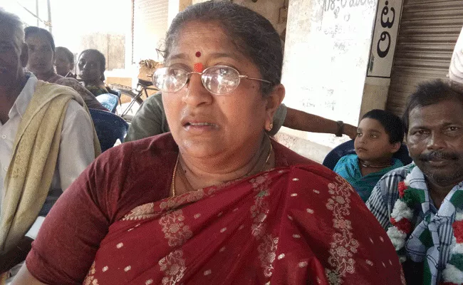 Jakkampudi Vijayalakshmi Criticize Chandrababu Naidu East Godavari - Sakshi