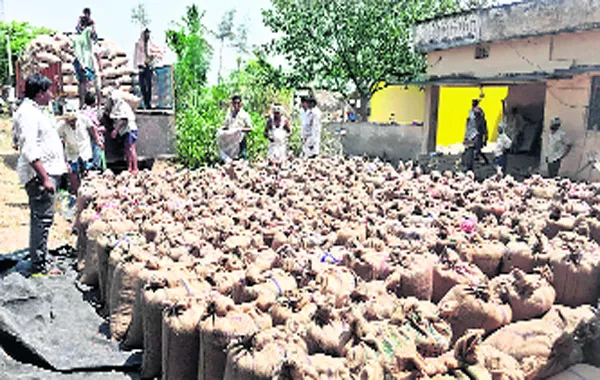 AP Government Plans To Distribute Lentils On Ration Card - Sakshi