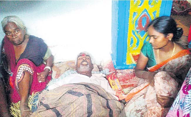 Old Man Committed Suicide In Medak - Sakshi