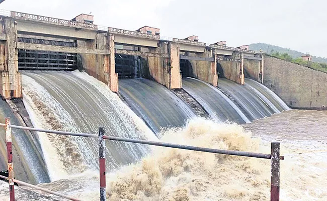 Heavy Water Inflow Into Pranahita Project - Sakshi