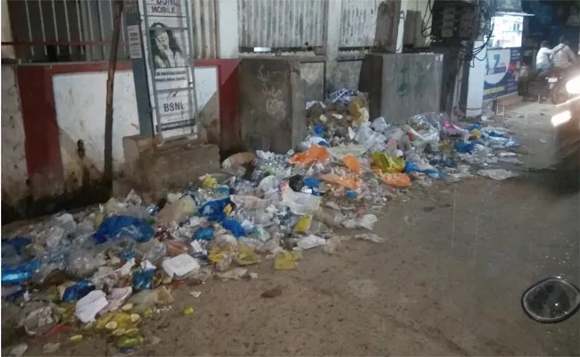 sanitation workers Strike in PSR Nellore - Sakshi
