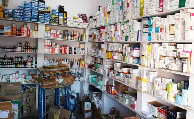 Rules Breaking In pharmacy Shops YSR Kadapa - Sakshi