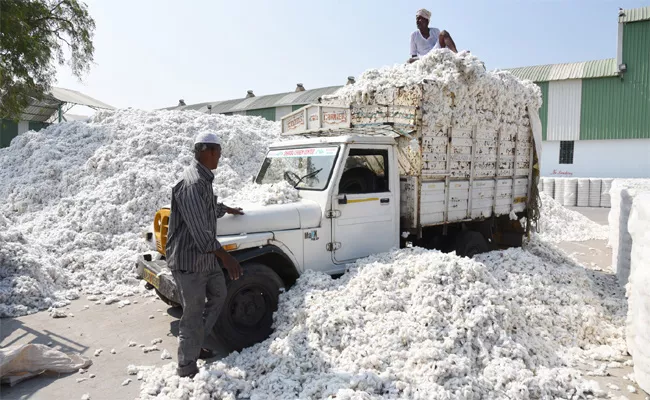 CCI Purchaseof  Cotton in Adilabad - Sakshi