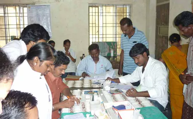 lab Technicians Collecting Money With Tests Vizianagaram - Sakshi