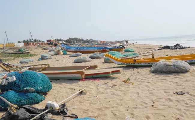 Scrap And Toilets Problems In Kothapatnam Beach prakasam - Sakshi