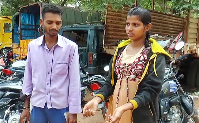 Love Couple Suicide Attempt Infront of police Station Karnataka - Sakshi