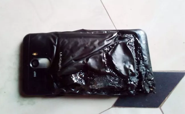 Anganwadi Smart Phone Blast In Anantapur - Sakshi