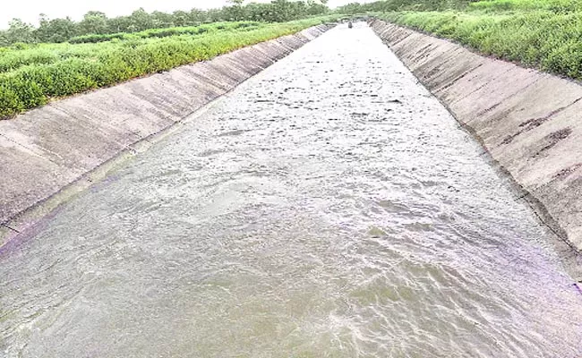 Please Release Water SRSP Canals Warangal Farmers - Sakshi