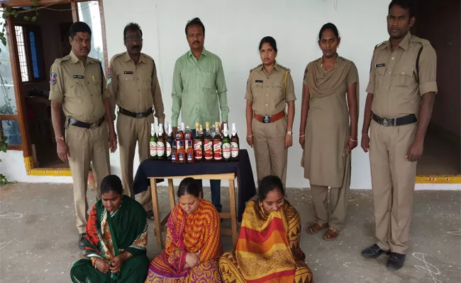 Illegal Alcohol Caught by Police In Warangal - Sakshi