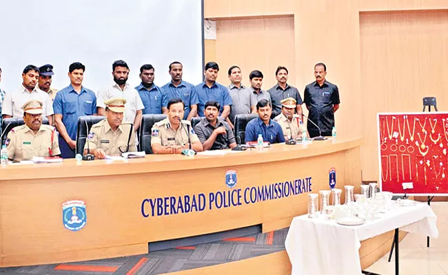 Parthi Gang Arrest in Hyderabad - Sakshi
