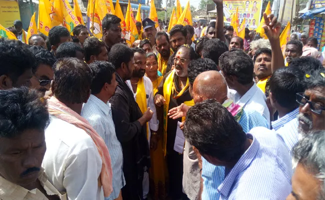 Farmers Protest on Polam Reddy Rally - Sakshi