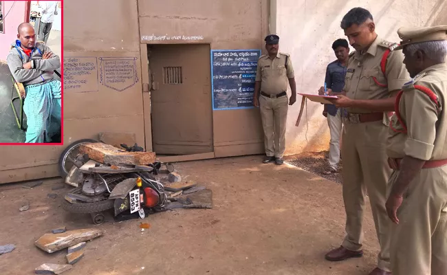 Old Prisoner Attack on Sub Jail And Broken Constable Bike - Sakshi