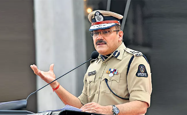Crime Rate Down Fall in Hyderabad - Sakshi