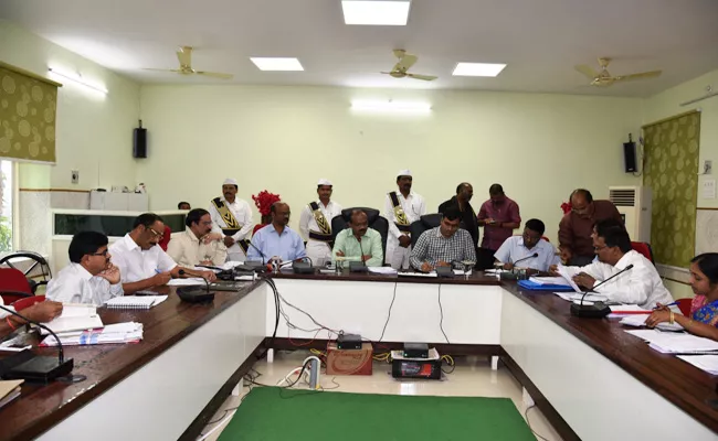 Collector Dhanunjay Reddy Slams Officials in Srikakulam - Sakshi