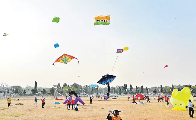 Hyderabad Kites Festival In Parade Grounds - Sakshi